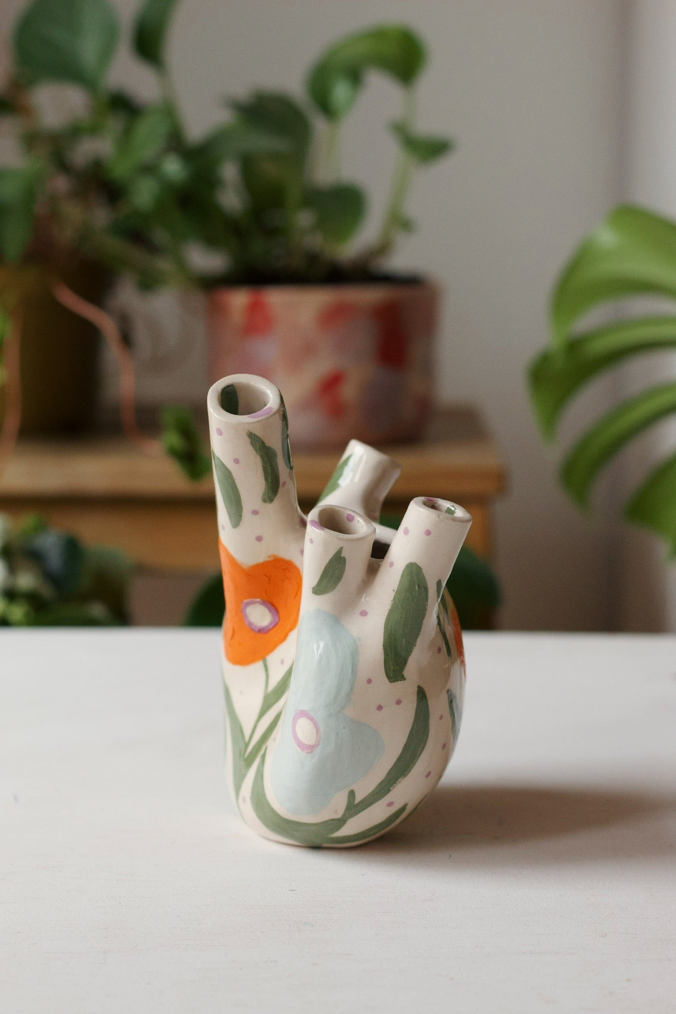 Corazón raro con flores