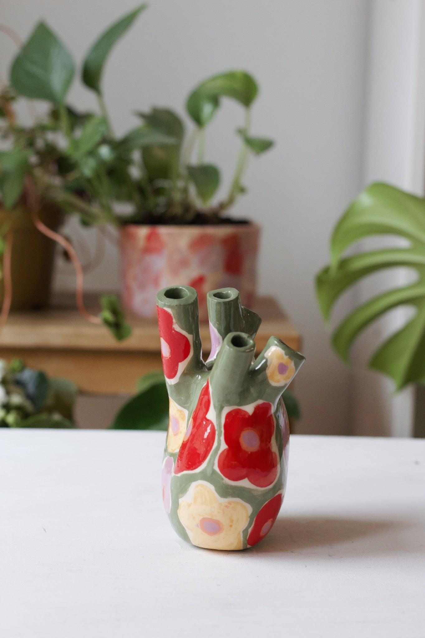 Corazón raro con flores